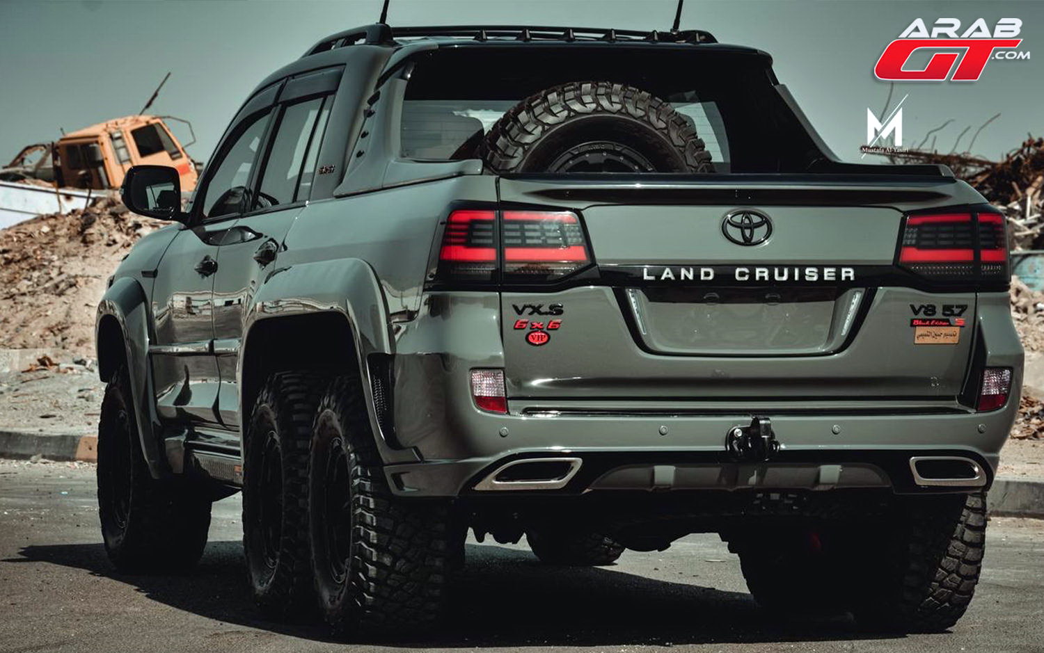 Toyota Land Cruiser 200 превратили в шестиколесный пикап-монстр